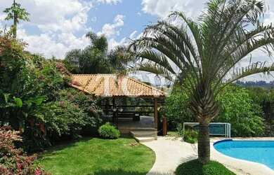 Imagem: A casa em condomínio possui 5 Dormitórios, 5 Banheiros, 4