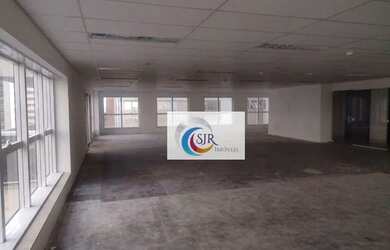 Imagem: O depósito possui 5 Vagas na garagem e 292m² de Área e está