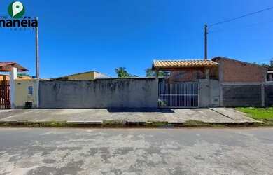 Imagem: A casa possui 3 Dormitórios, 2 Banheiros, 4 Vagas na garagem