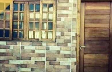 Imagem: A casa possui 2 Dormitórios, 1 Banheiro, 1 Vaga na garagem