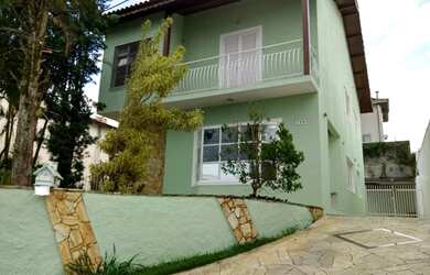 Imagem: A casa em condomínio possui 3 Dormitórios, 1 Banheiro, 5 Vagas