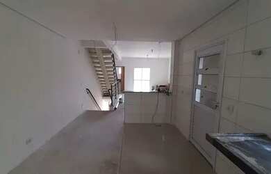 Imagem: A casa possui 3 Dormitórios, 2 Banheiros, 4 Vagas na garagem