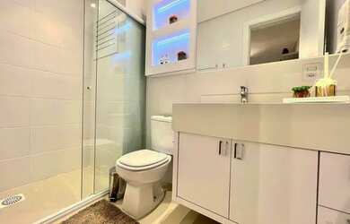 Imagem: O apartamento possui 2 Dormitórios, 2 Banheiros, 2 Vagas na