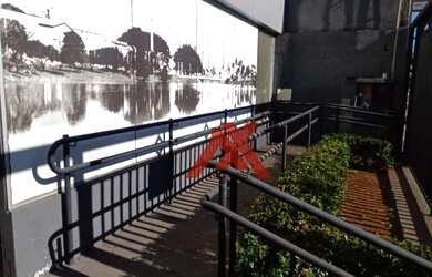 Imagem: O depósito possui 2 Vagas na garagem, 450m² de Área e está