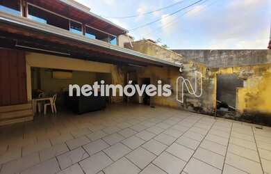 Imagem: A casa possui 4 Dormitórios, 3 Banheiros, 4 Vagas na garagem