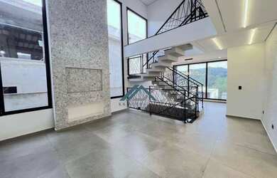 Imagem: A casa em condomínio possui 4 Dormitórios, 5 Banheiros, 4