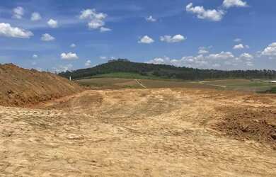 Imagem: O terreno à venda possui e está localizado em Portão, Atibaia