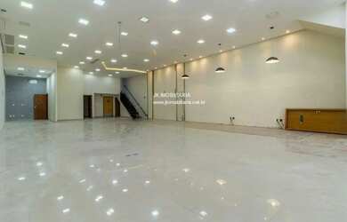 Imagem: O depósito possui 3 Vagas na garagem e 620m² de Área e está