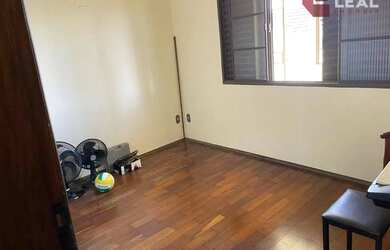 Imagem 11: Casa com 4 dormitórios à venda, 309 m² por R$ 900.000,00 - Centro - Pouso Alegre/MG