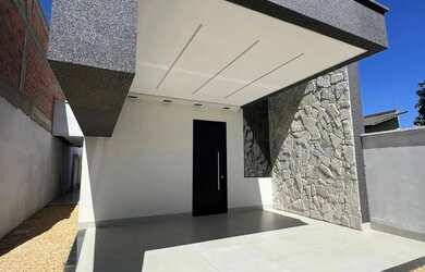 Imagem: A casa possui 4 Dormitórios, 4 Banheiros, 2 Vagas na garagem