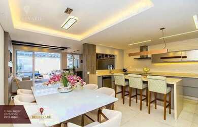 Imagem: A casa possui 3 Dormitórios, 3 Banheiros, 2 Vagas na garagem