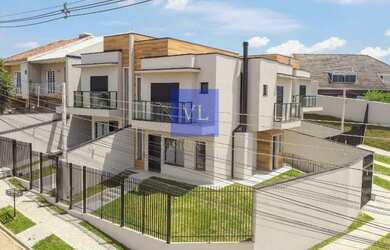 Imagem: A casa possui 3 Dormitórios, 3 Banheiros, 2 Vagas na garagem