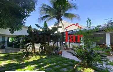 Imagem: A casa possui 3 Dormitórios, 5 Banheiros, 5 Vagas na garagem