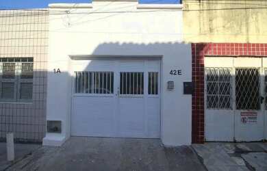 Imagem: A casa possui 2 Dormitórios, 2 Banheiros, 1 Vaga na garagem