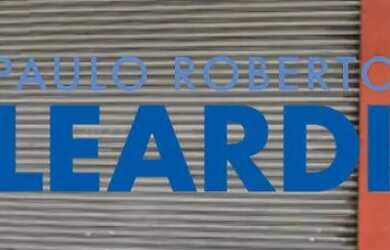 Imagem: O depósito para alugar possui 2 Vagas na garagem e 250m² de