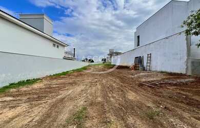 Imagem: O terreno possui 430m² de Área e Imóvel novo e está localizado