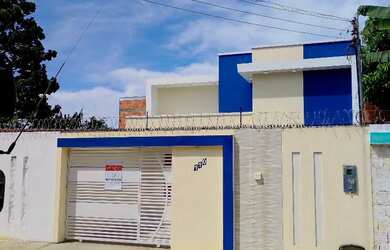 Imagem: A casa possui 2 Dormitórios, 2 Banheiros e 2 Vagas na garagem