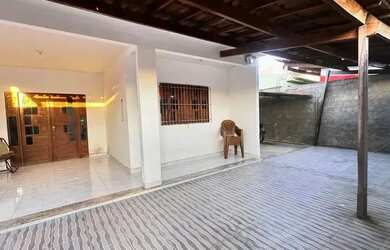 Imagem: A casa possui 2 Dormitórios, 2 Banheiros e 100m² de Área