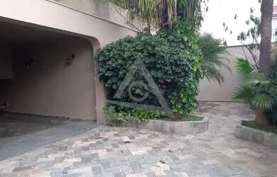 Imagem: O depósito para alugar possui 2 Vagas na garagem e 337m² de