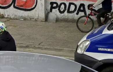 Imagem 10: Angra frente mar. Piscina, Churrasqueira, Acomodam 15 pessoase2 Vagas...