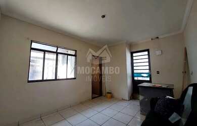 Imagem: A casa possui 2 Dormitórios, 2 Banheiros, 2 Vagas na garagem