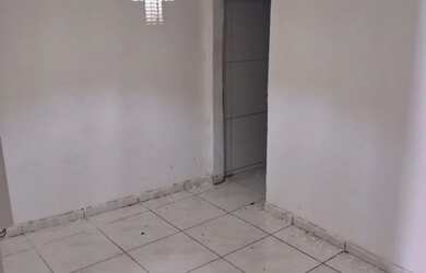 Imagem: A casa possui 2 Dormitórios, 2 Banheiros, 1 Vaga na garagem