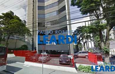 Imagem: O depósito possui 5 Vagas na garagem e 244m² de Área e está