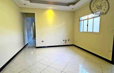 Imagem: A casa possui 2 Dormitórios, 1 Banheiro, 2 Vagas na garagem