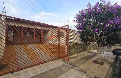 Imagem: A casa possui 4 Dormitórios, 2 Banheiros, 2 Vagas na garagem