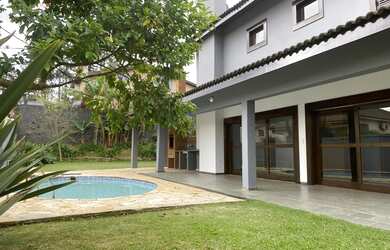 Imagem: A casa em condomínio possui 5 Dormitórios, 5 Banheiros, 4