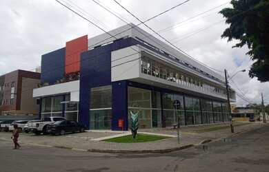 Imagem: O depósito possui 5 Vagas na garagem, 30m² de Área e está