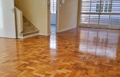 Imagem: A casa possui 3 Dormitórios, 2 Banheiros, 3 Vagas na garagem