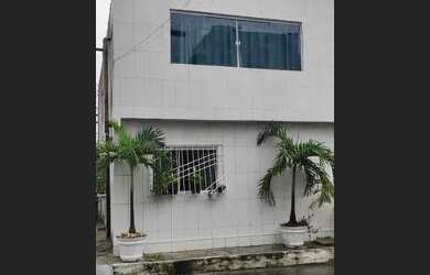 Imagem: A casa possui 4 Dormitórios, 2 Banheiros, 120m² de Área e