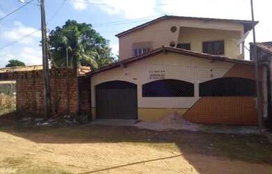 Imagem: A casa possui 4 Dormitórios, 3 Banheiros, 3 Vagas na garagem