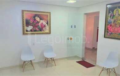 Imagem: O depósito possui 2 Vagas na garagem, 74m² de Área e está