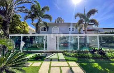 Imagem: A casa em condomínio possui 5 Dormitórios, 5 Banheiros, 3