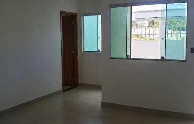 Imagem: A casa possui 3 Dormitórios, 1 Banheiro, 2 Vagas na garagem