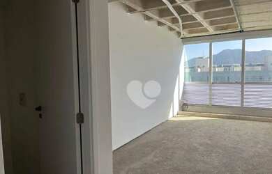 Imagem: O depósito possui 1 Vaga na garagem, 25m² de Área e está