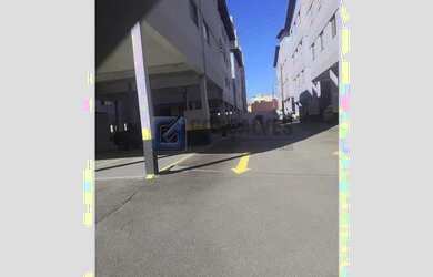 Imagem: O apartamento possui 3 Dormitórios, 1 Banheiro, 1 Vaga na garagem