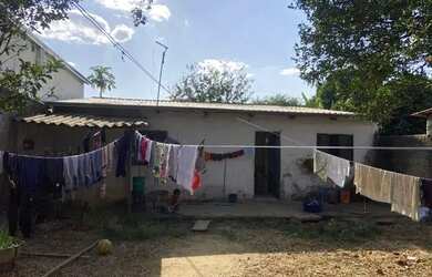 Imagem 2: S-casa a venda. Varanda, 1 Banheiroe2 Dormitórios