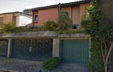 Imagem: A casa possui 4 Dormitórios, 4 Banheiros, 2 Vagas na garagem