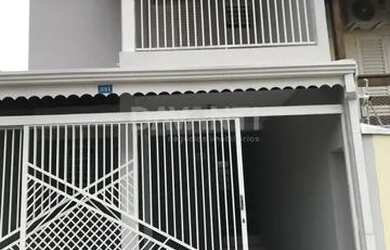 Imagem: A casa possui 2 Dormitórios, 4 Banheiros, 2 Vagas na garagem