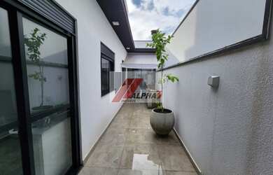 Imagem: A casa em condomínio possui 3 Dormitórios, 2 Banheiros, 4