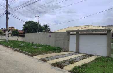 Imagem: A casa possui 3 Dormitórios, 2 Banheiros, 4 Vagas na garagem