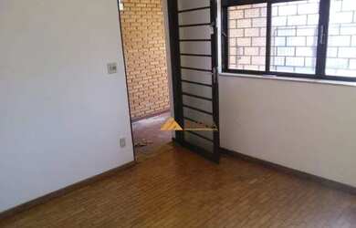 Imagem: A casa possui 2 Dormitórios, 2 Banheiros, 2 Vagas na garagem