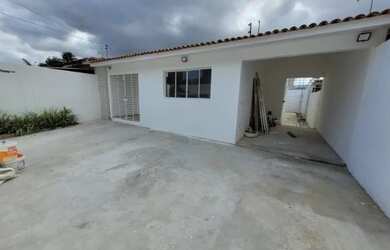 Imagem: A casa possui 3 Dormitórios, 3 Banheiros, 3 Vagas na garagem