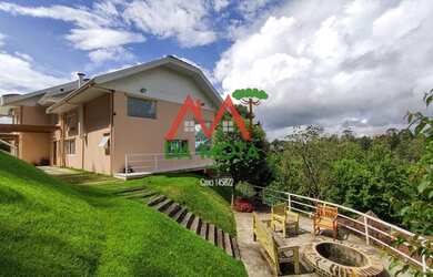 Imagem 1: Casa de alto padrão em bairro nobre Campos do Jordão