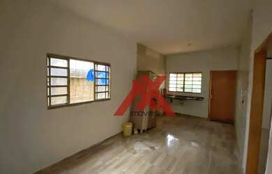 Imagem: A casa possui 3 Dormitórios, 2 Banheiros, 2 Vagas na garagem