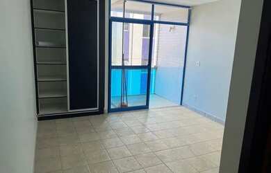 Imagem: O apartamento possui 1 Dormitório, 1 Banheiro, 1 Vaga na garagem