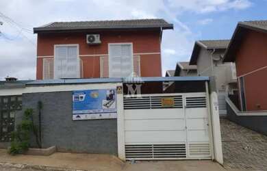 Imagem: A casa possui 2 Dormitórios, 2 Banheiros, 1 Vaga na garagem